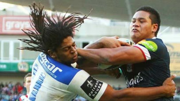 The Bulldogs' Jamal Idris clashes with Roosters' Joseph Leilua in a tight match.
