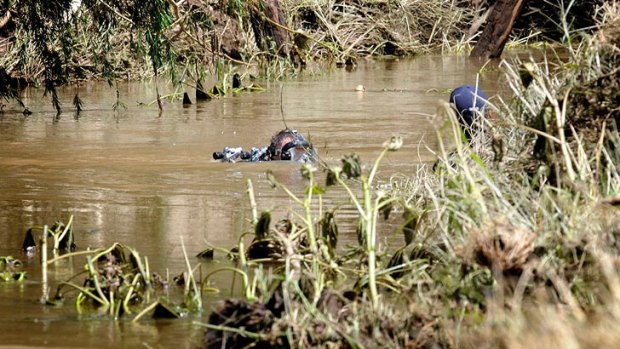 Police search for flood victims in the Lockyer Valley. Photo: Bev Lacey/ Toowoomba Chronicle
