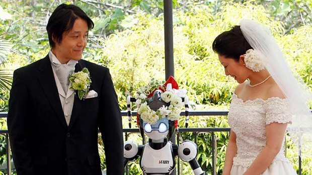 Married by robot ... a Japanese couple tie the knot.