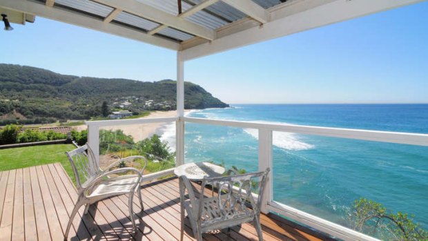 Extraordinary location ... the deck is on the cliff edge at the sourther end of Stanwell Park beach.