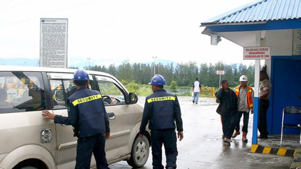 Private security officers check vehicles entering the main gate of Freeport Indonesia (PT-FI) in Timika, eastern Papua province, after unknown attackers shot dead an Australian man.
