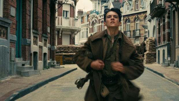 Fionn Whitehead as Tommy in <i>Dunkirk</i>.
