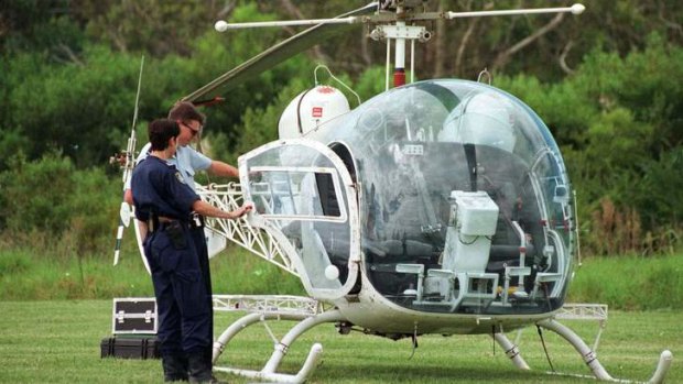 Police examine the helicopter John Killick used to escape Silverwater jail in 1999.