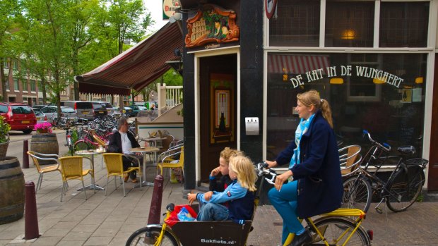 Save money when you go Dutch with the kids in Amsterdam by staying in a serviced apartment.