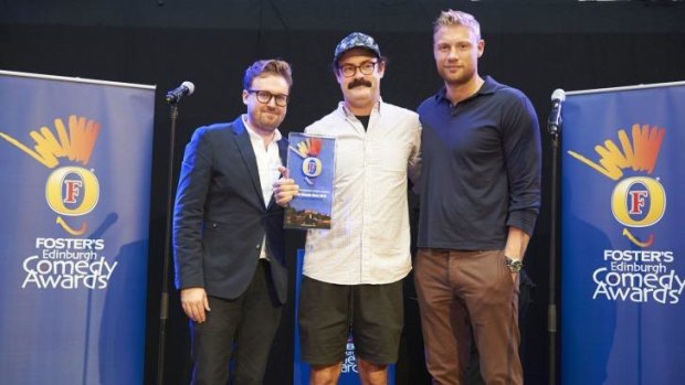 Sam Simmons (centre) receives the Edinburgh Comedy Award from John Kearns and Freddie Flintoff.