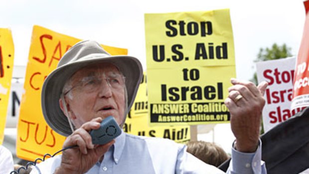 Edward Peck, a former U.S. Ambassador to Mauritania, speaks to demonstrators in front of the White House in Washington on June 1 about his experience aboard a Gaza aid ship as that was seized by Israeli commandos.