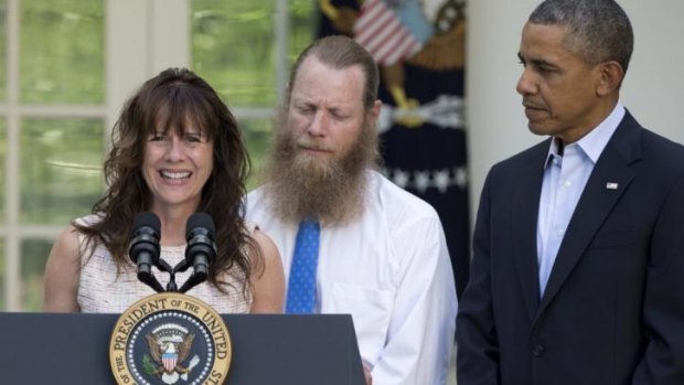Accompanied by US President Barack Obama, Jani and Bob Bergdahl at the White House.