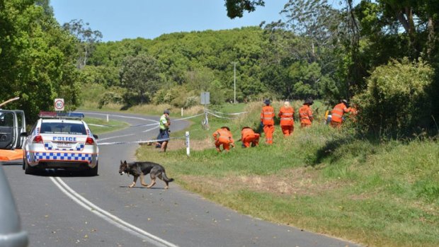 SES volunteers and a police dog search grass land along Cedar Pocket Road. Photo: Tanya Easterby/Gympie Times