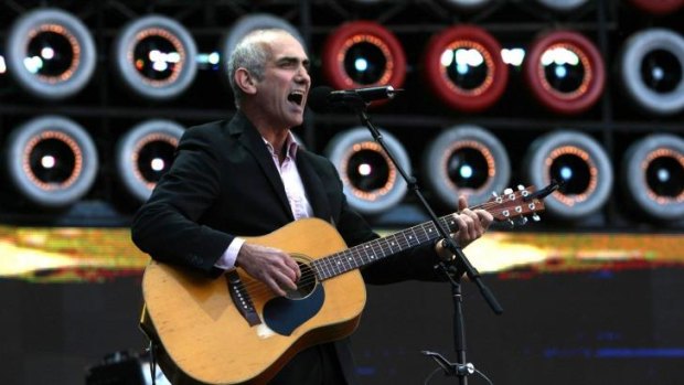 Paul Kelly performs in Sydney at the 2007 Live Earth concert.