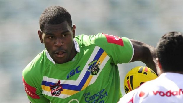 Edrick Lee runs the ball ruring the Canberra Raiders v New Zealand Warriors clash at Canberra Stadium in April.