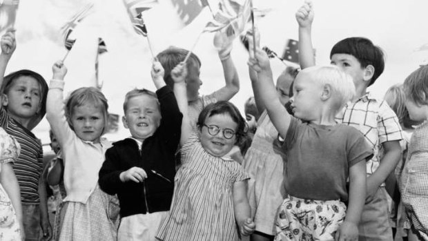 Canberra kids greeting the Queen at the airport in February 1954.