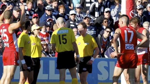 Umpire Matthew Nicholls overturns a Geelong goal after consulting with goal umpire Chelsea Roffey and the two boundary umpires, last year.