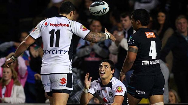 Try time ... Kevin Locke of the Warriors celebrates his 40th-minute four-pointer.