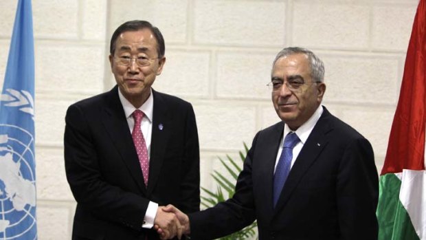 Palestinian Prime Minister Salam Fayyad (right) shakes hands with UN Secretary-General Ban Ki-moon.