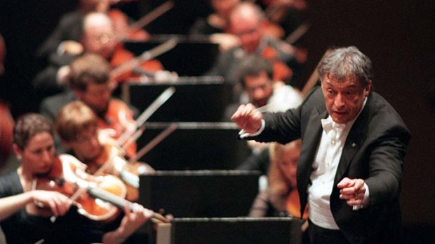 Zubin Mehta conducting the New York Philharmonic Orchestra in 2000.