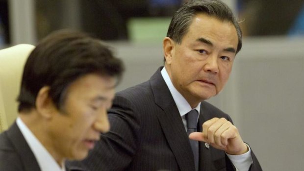 China's Foreign Minister Wang Yi (right) and South Korean counterpart Yun Byung-se at the ASEAN summit on Saturday.