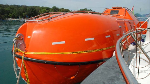 Abbott government spends $2.5m on lifeboats to return asylum seekers to ...