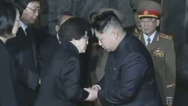 Condolences &#8230; Lee Hee-ho meets Kim Jong-un.