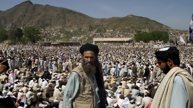 Pakistani Taliban on alert during a rally of their Sufi Muhammad in Mingora.