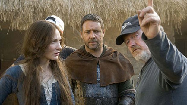 Right direction...<i>Robin Hood</i> stars Cate Blanchett and Russell Crowe with Ridley Scott on set.