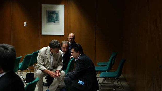 Who should pay? ... the independent MP Nick Xenophon talks to Christopher Zinn from Choice magazine at the Senate banking inquiry in Sydney.