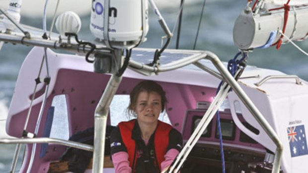 Jessica Watson sails into Sydney Heads.