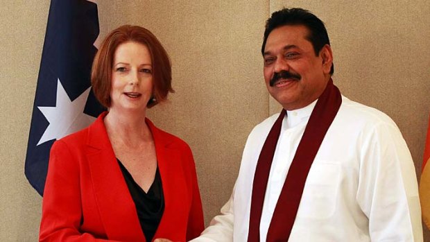 Mahinda Rajapaksa &#8230; the Sri Lankan President shakes hands with Julia Gillard.