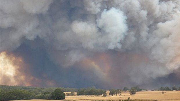 The fire as seen from Daylesford, looking towards Musk.
