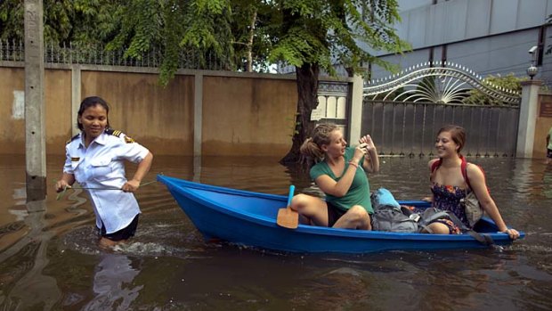 The government's warnings about visiting Thailand due to flooding seem out of date.