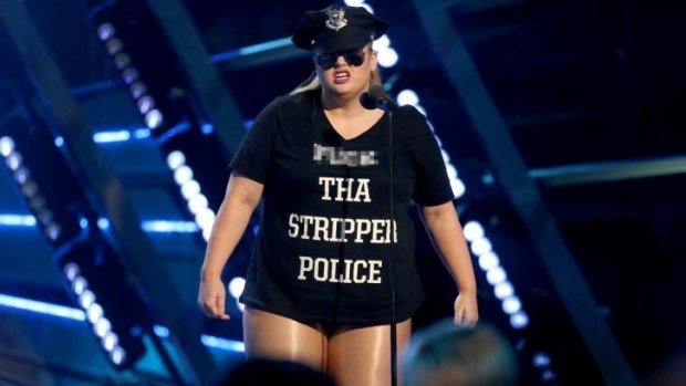 Actress Rebel Wilson speaks onstage during the 2015 MTV Video Music Awards.