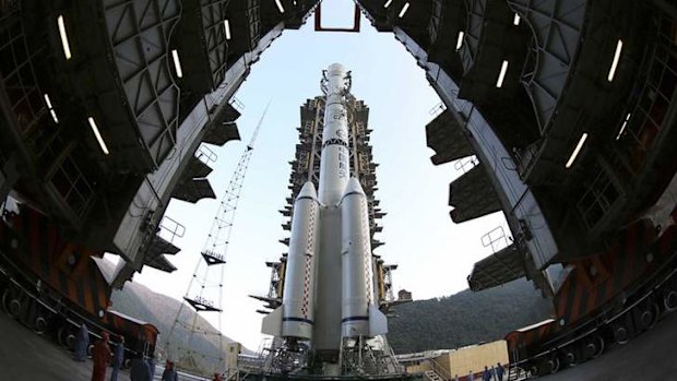 The Long March 3B rocket carrying the Chang'e-3 lunar probe is seen docked at the launch pad.