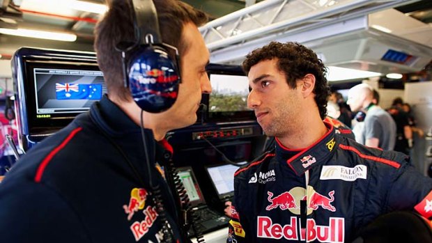 Daniel Ricciardo talks to race engineer Riccardo Amami at Albert Park yesterday.