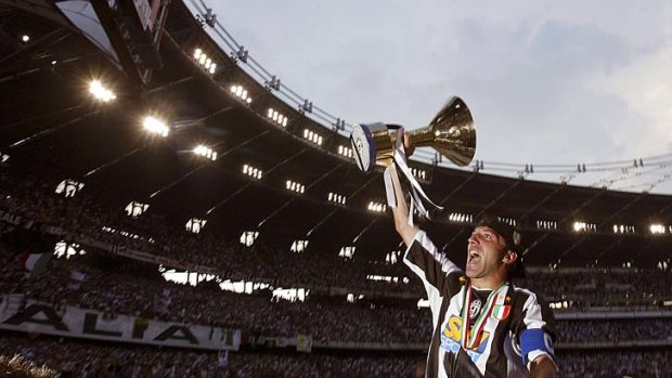 Change of scene &#8230; a full house in the stadium where he spent much of his Juventus career, the Delle Alpi, in Turin.