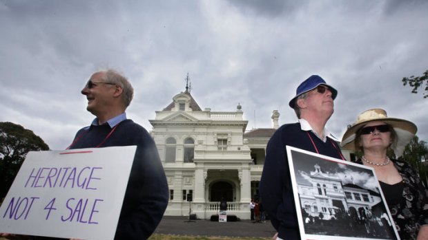 Protesters make their feelings known about the selloff of the Stonnington estate in 2006.