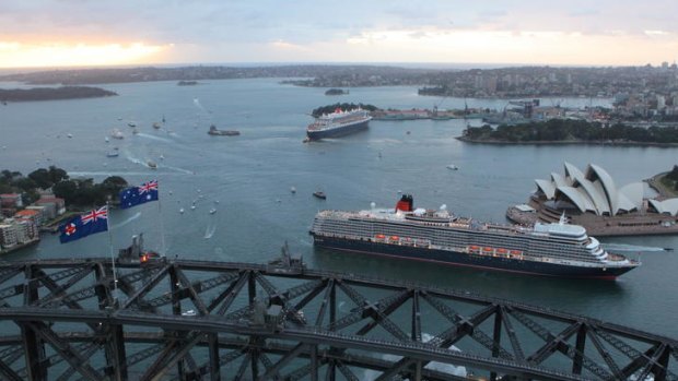 The liner enters Sydney Harbour.