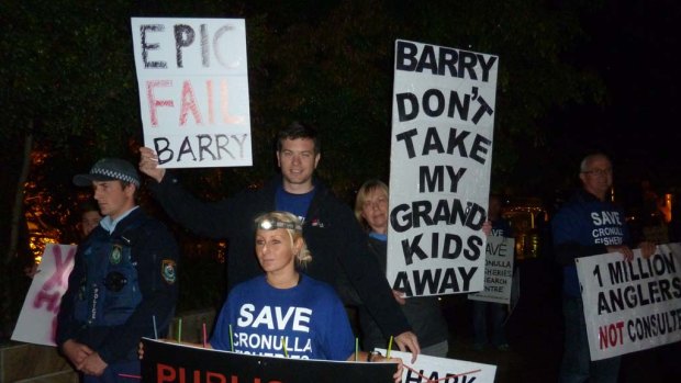 Workers from Cronulla Fisheries Research Centre and their families make a plea to Premier Barry O'Farrell to stop the closure of the centre.