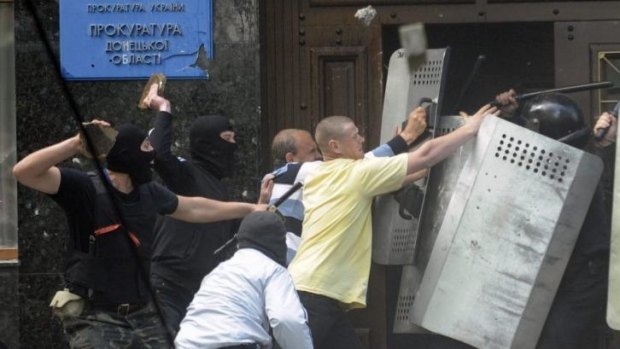 Pro-Russians take the fight to Ukrainian police.