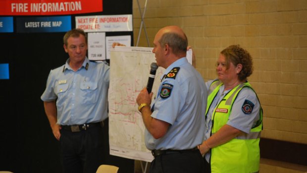 Deputy Commissioner Operations at DFES Lloyd Bailey addresses a community meeting on Wednesday.