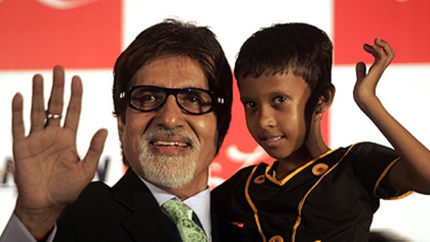 Top Bollywood actor Amitabh Bachchan with 10-year-old Mita Mondal, who has heart problems. Bachchan is paying for her surgery.