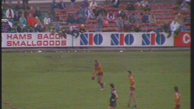 Warwick Capper kicks the goal that sunk Robert Walls in 1989