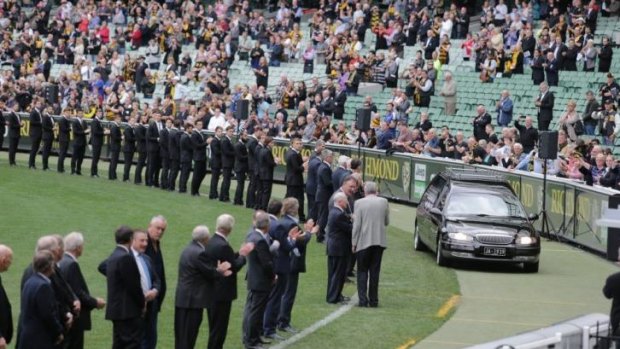 Farewell to a legend: Tom Hafey takes one final lap of the MCG.