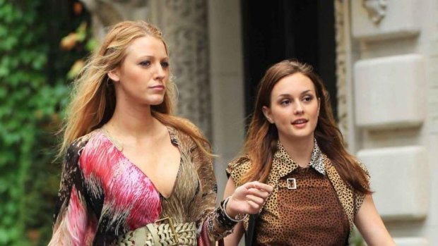 Blake Lively (Serena) and Leigthon Meester (Blair) in <i>Gossip Girl</i>.