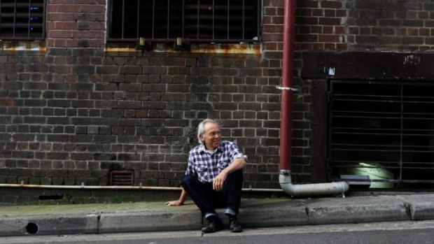 Artist Tom Carment, winner of the NSW Parliament Plein Air Painting Prize, is used to painting on the side of the street.