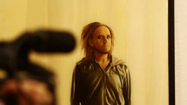‘‘I particularly like how he’s made my loungeroom floor look so clean – this will please my mother’’ ... portrait subject    Tim Minchin  thanks the   Archibald winner,  Sam Leach