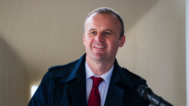 Chief Minister Andrew Barr has urged the ACT Remuneration Tribunal to restrict any pay rises for judges to 3 per cent this year.