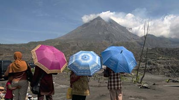 Local travel agencies are inviting tourists to visit villages near Mount Merapi to see the devastation caused by the volcano's eruption.