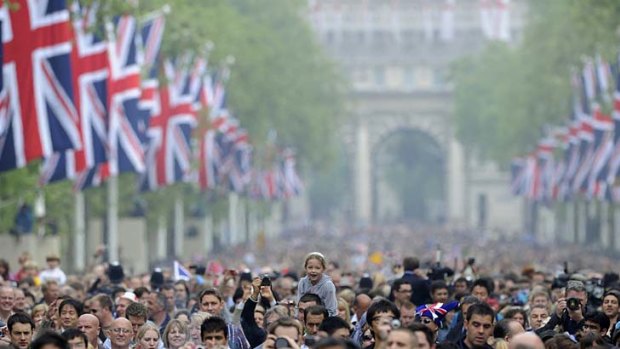 Well-wishers ... crowds of people walk towards Buckingham Palace.