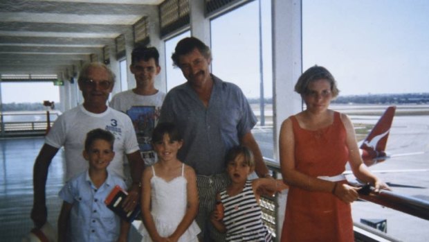 Hayley Dodd (centre) and her family.