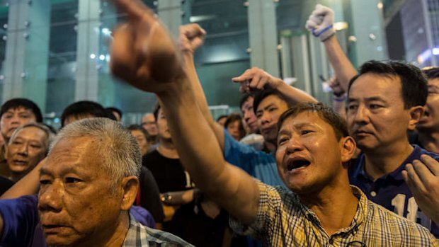 A man threatens pro-democracy protestors in the Kowloon.