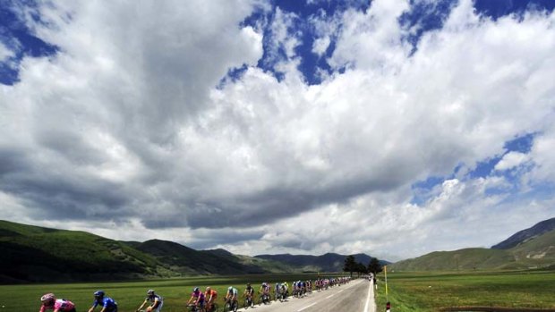 Hitting the open road &#8230; competitors head south on Sunday from Sulmona to Lago Laceno in the eighth stage of the Giro d'Italia, won by Domenico Pozzovivo (Colnago-CSF).